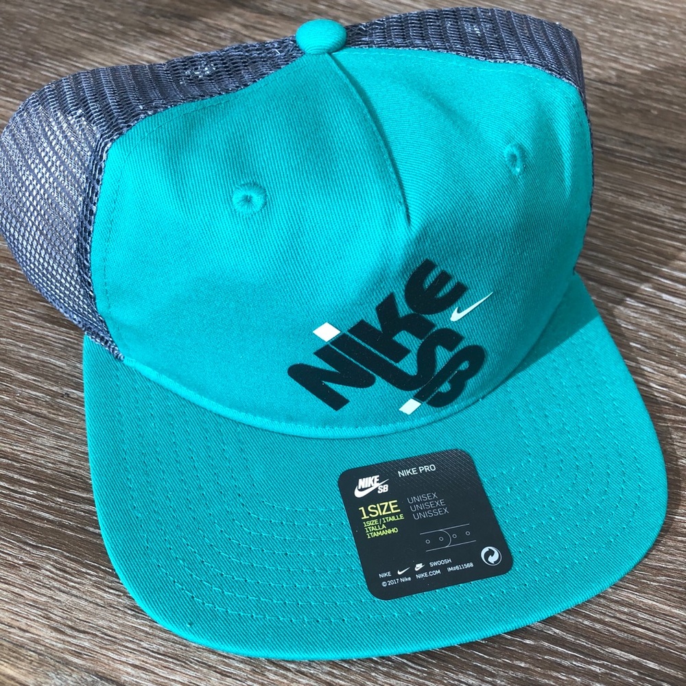 Nike SB GFX SnapBack Hat Adjustable CQ9268-370 $25